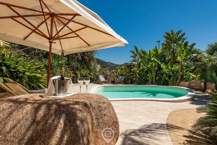 Gîte pour 2 personnes, avec Balcon/Terrasse ainsi que Jardin et Piscine dans Domus De Maria