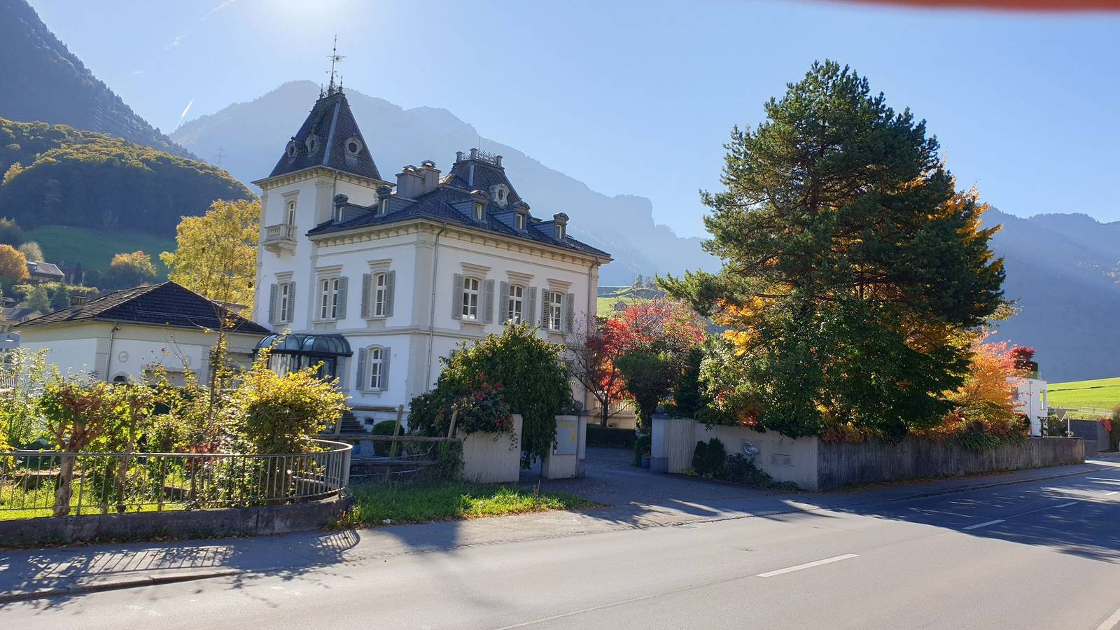 Ganze Ferienwohnung, Historische Fabrikantenvilla Wohnung Eg und 1.Og in Mitlödi, Glarus Süd