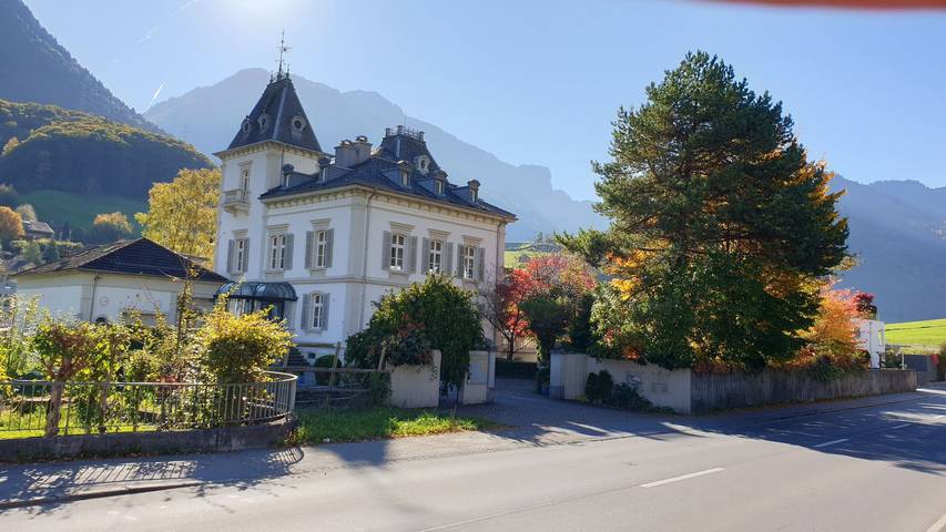Ferienwohnung für 8 Personen, mit Garten und Pool sowie Terrasse in Glarus Süd