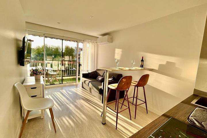 Appartement de vacances pour 3 personnes, avec balcon et piscine, adapté aux familles