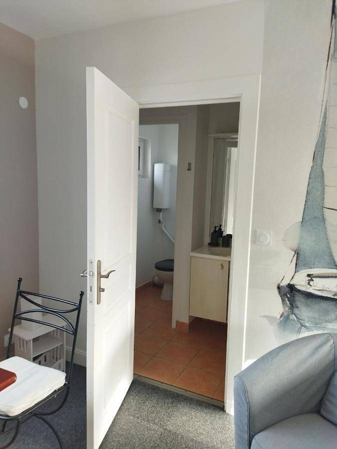 Location de vacances pour 3 personnes, avec vue ainsi que terrasse et jardin dans Plage de Trestel - 3