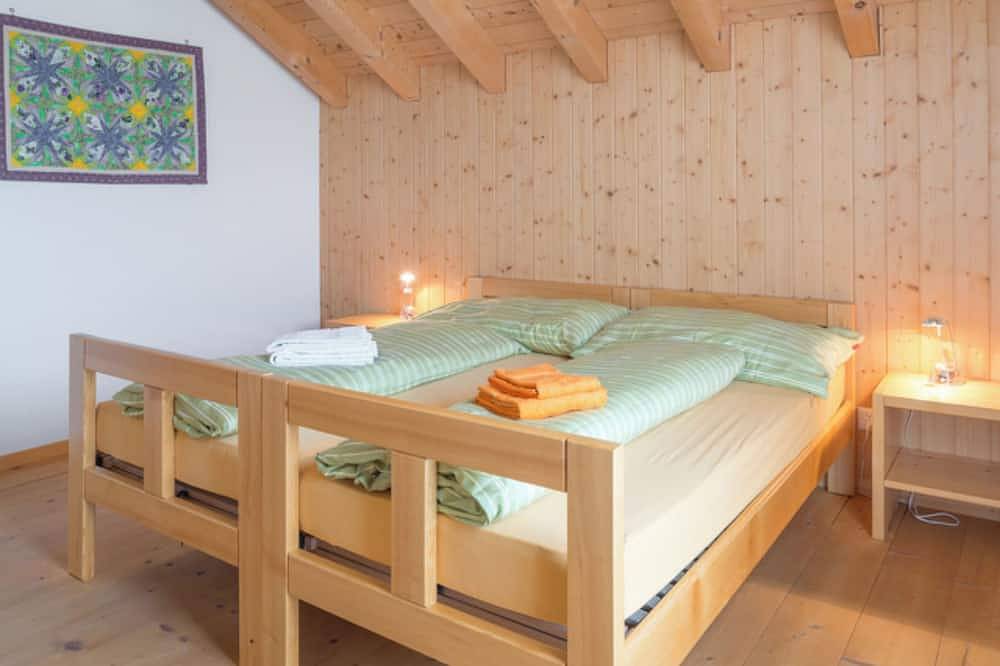 Caflisch Jacob und Erika, (Trin Mulin). 6.5 Zimmer Einfamilienhaus in Trin Mulin, Trin