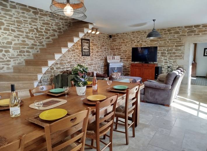 Gîte pour 12 personnes, avec terrasse ainsi que jardin et piscine à Grillon - 3