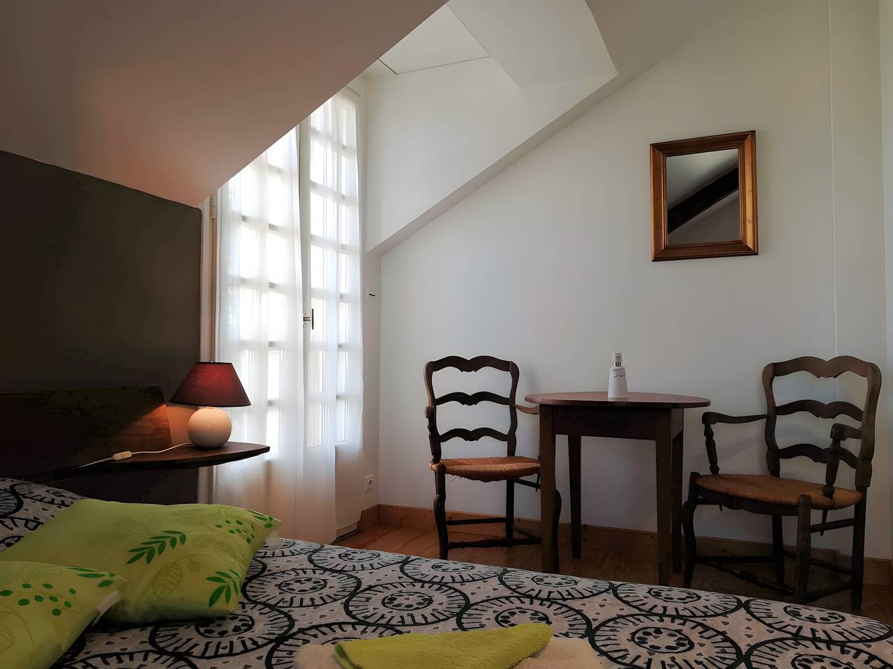 Gästezimmer „Beaucaire“ mit Gemeinschaftspool, Garten und Wlan in Nauviale, Aveyron
