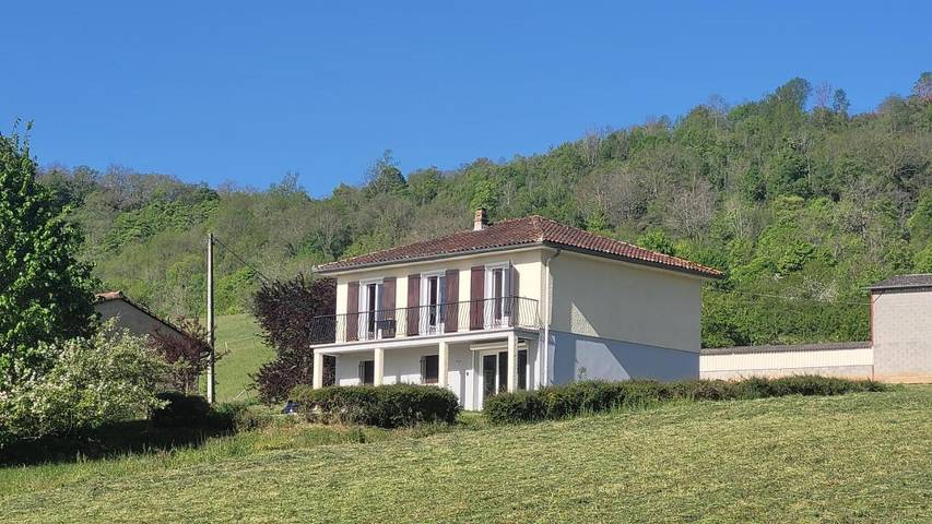 Location de vacances pour 4 personnes, avec Balcon et Terrasse ainsi que Jardin et Vue à Le Mas-d'Azil
