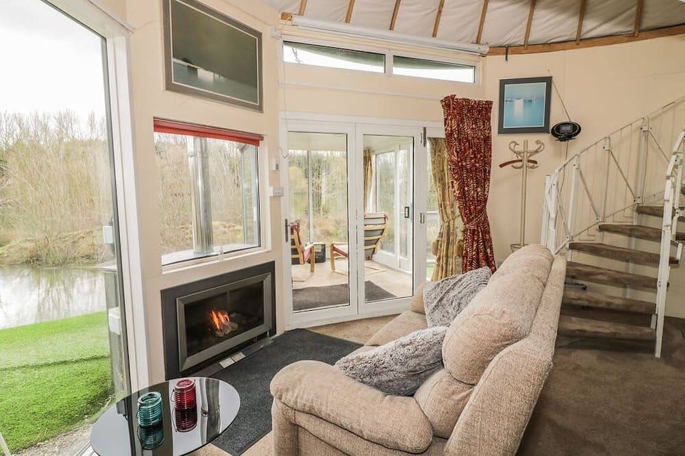 Secret Island Yurt, Beckford in Beckford, Worcestershire