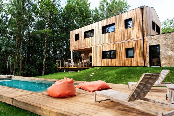 Gîte pour 12 personnes, avec terrasse et jacuzzi ainsi que piscine et jardin - 1