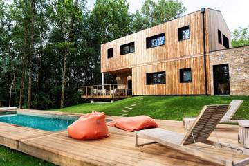 Gîte pour 12 personnes, avec jardin et piscine ainsi que terrasse et jacuzzi à Lanta