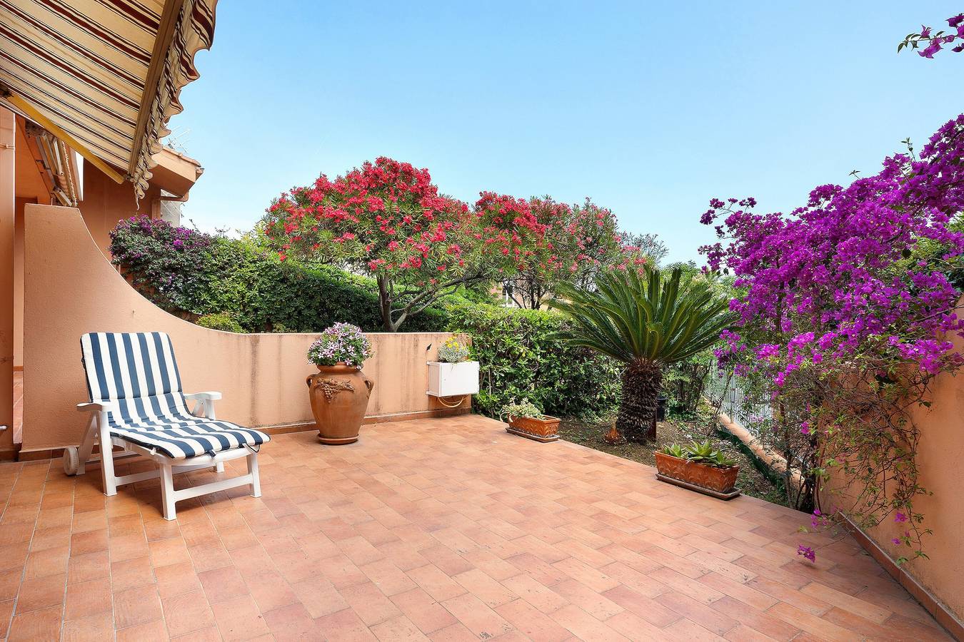 Apartamento entero, Apartamento "Casa Ghibli" con terrazas y Wi-Fi in Loano, Riviera di Ponente