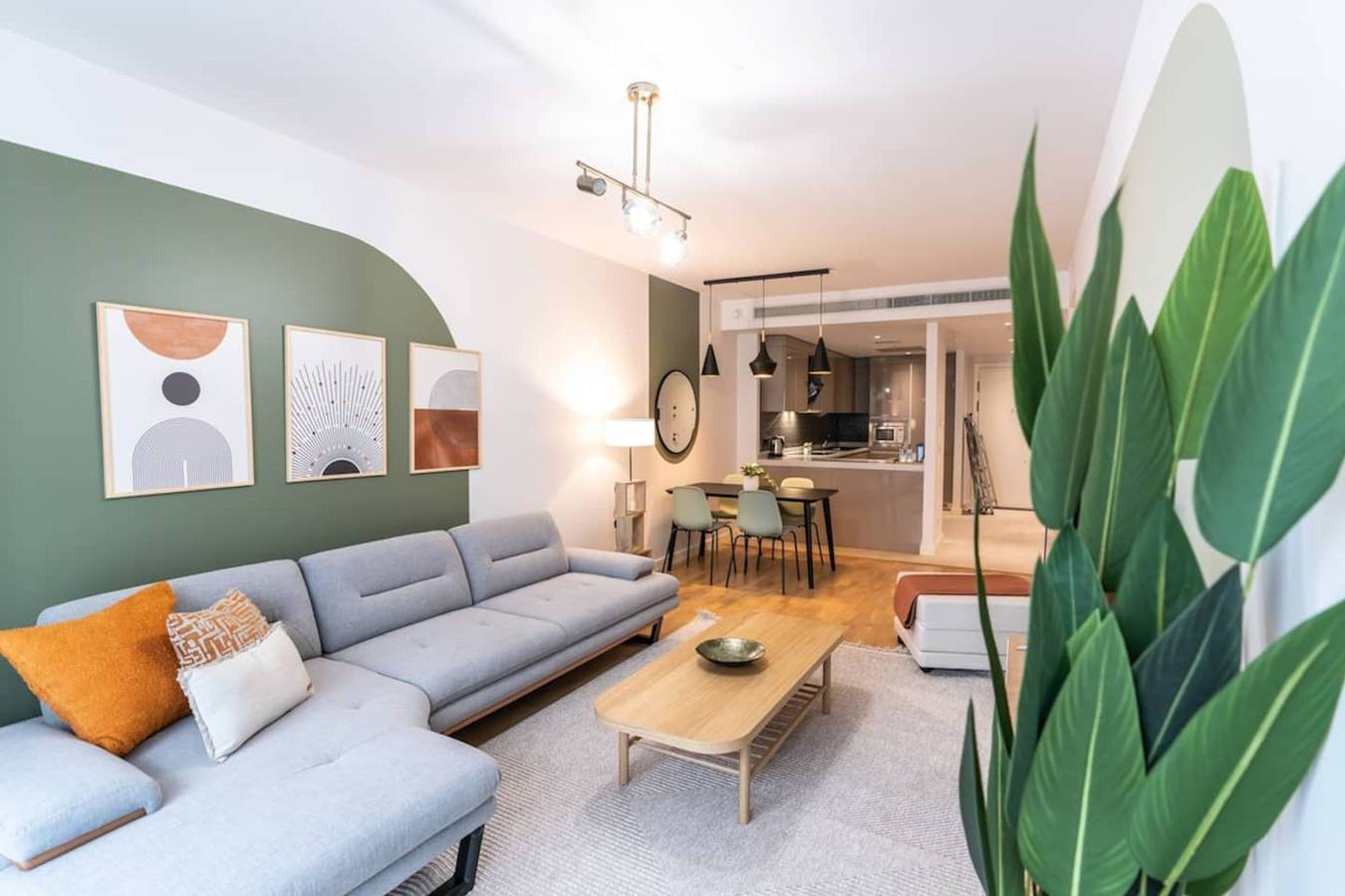 Appartamento intero, 1-Bdr Getaway with Pool/Gym near Taksim Square in Şişli, Istanbul