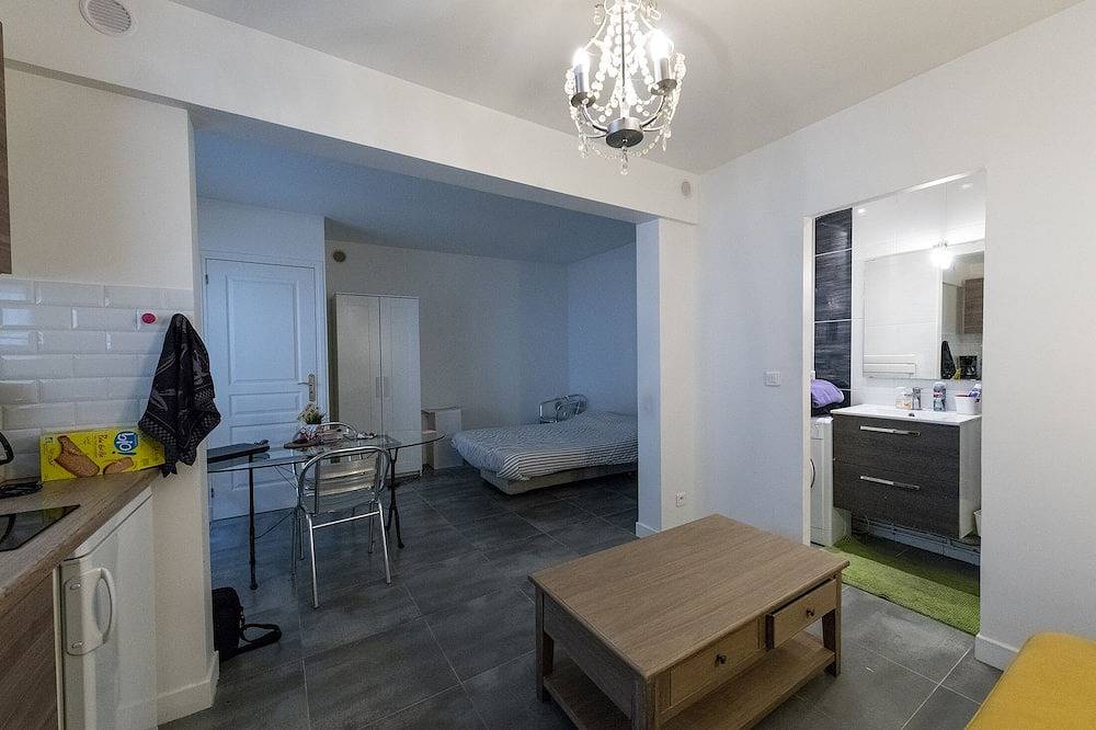 Entire apartment, Renovated studio, comfortable, quiet, downtown, 10 'walk from the castle in Versailles, Yvelines