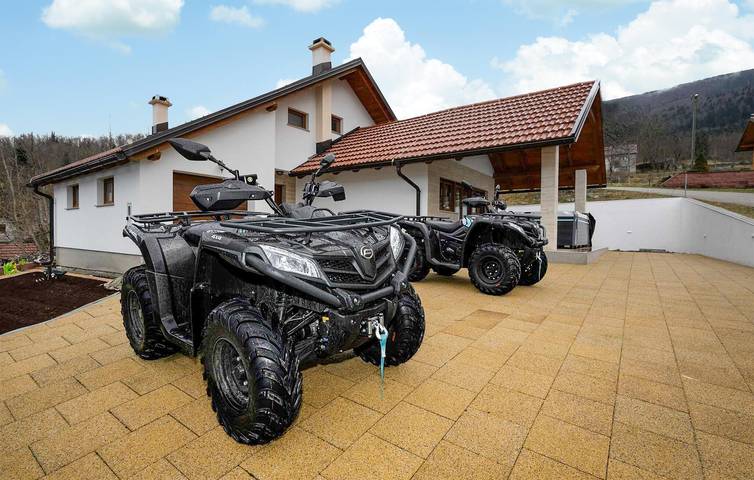 Familienfreundliche Ferienwohnung mit Terrasse, WLAN, Parkplatz und Klimaanlage in Naturpark Velebit