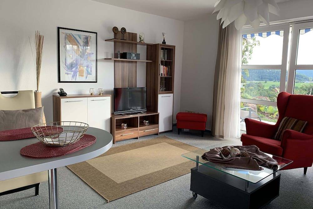 Ganze Wohnung, Helles Appartement (48 qm) für bis zu 4 Personen mit Terrasse und Aussicht über das Saaletal in Bad Bocklet, Rhön-Bayern