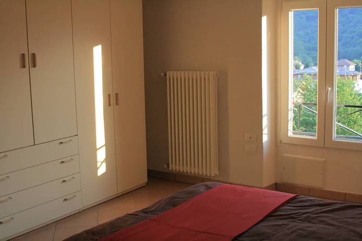 Ganze Wohnung, Atemberaubende Aussicht -  Ferienhaus in einem freundlichen Dorf in Dumenza, Dumenza Gemeinde
