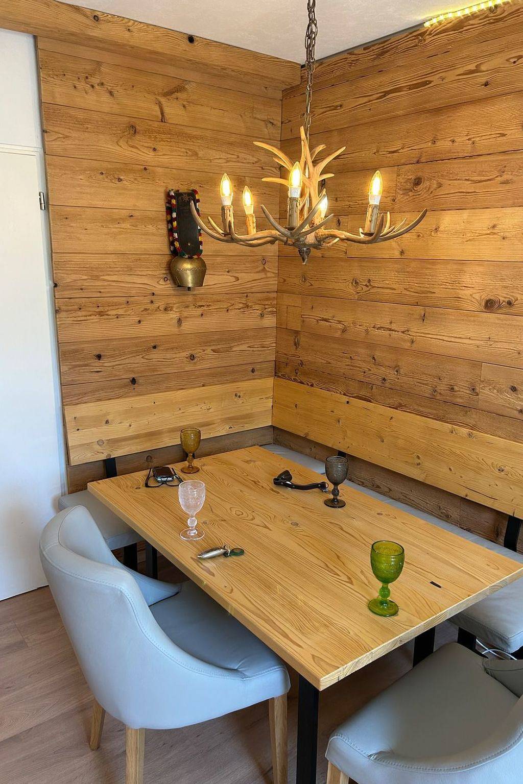 Ganze Wohnung, Fewo Allgäu Chalet - gemütliche Hüttenatmosphäre und Schwimmbad und Sauna im Ha in Tiefenbach (Oberstdorf), Oberstdorf