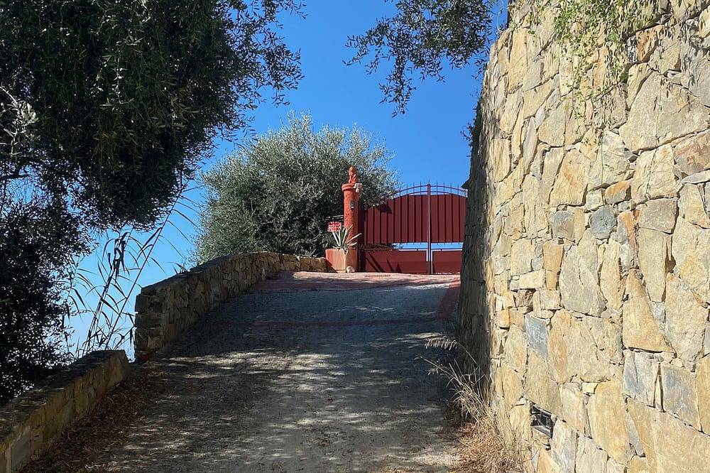 Villa de caractère avec magnifiques vues mer, piscine privée et jardin exotique in Menton, Région de Nice