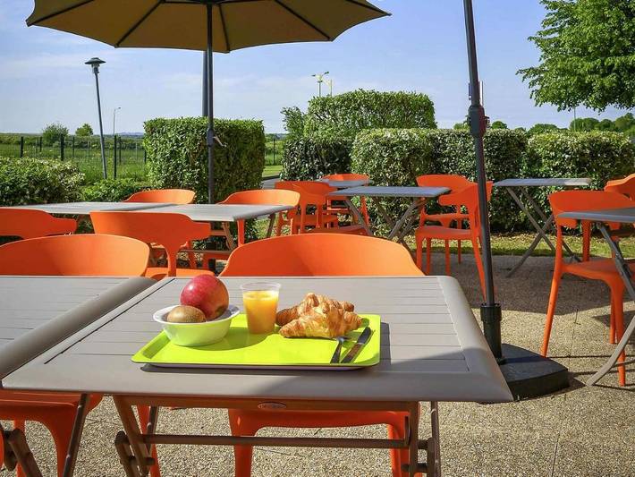 Hôtel pour 3 personnes, avec Terrasse ainsi que Jardin et Vue à Coutances - 4