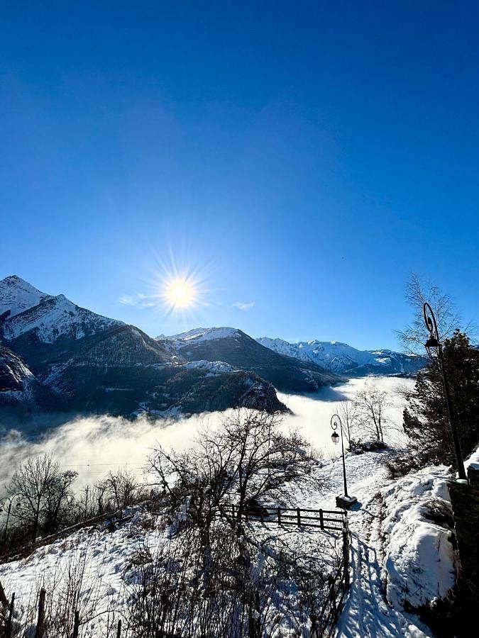 Location de vacances pour 32 personnes, avec Balcon et Terrasse ainsi que Jardin et Vue sur le lac à Mizoën - 3