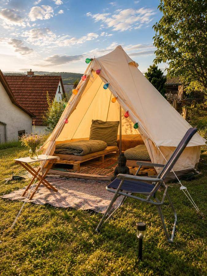 Zelt für 2 Personen, mit Terrasse und Garten sowie Ausblick in Franken