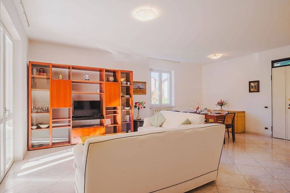 Elegante appartamento in villa con Wifi, Tv, terrazza e animali ammessi, vicino La Spezia in Ameglia, Comune di Ameglia