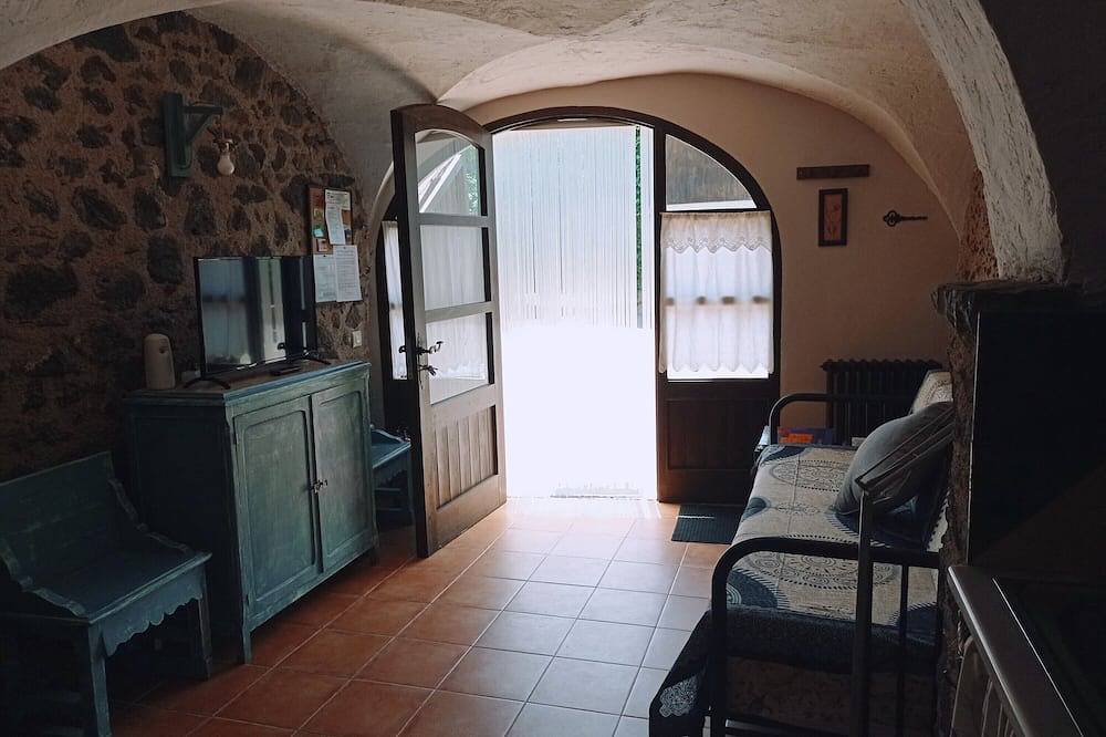 Casa rural Patufet de Mas Violella, knus 1-kamer appartement met zwembad in Sant Joan les Fonts, Zona Volcanica de la Garrotxa Natural Park
