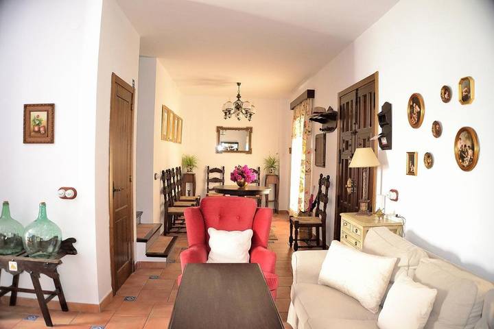 Apartamento para 8 personas, con Balcón además de Terraza y Vistas en Alozaina
