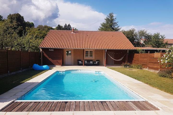 Gîte pour 4 personnes, avec terrasse ainsi que jardin et piscine à Moulainville