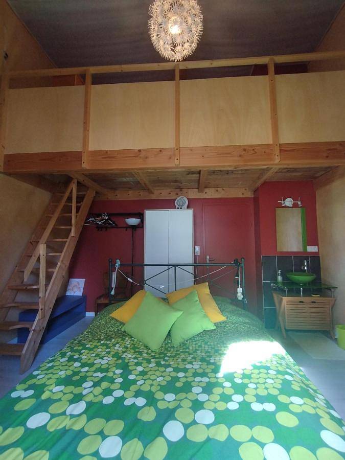 Location de vacances pour 6 personnes, avec jardin ainsi que vue et terrasse à Tournemire - 2