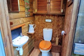 Log Cabin for 2 People in Cornwall, South West England, Photo 3
