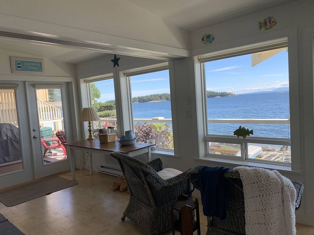 Wert für Low Banküber Walk on Waterfront at'The Devine Side ' in Sechelt, Sunshine Coast Regional District