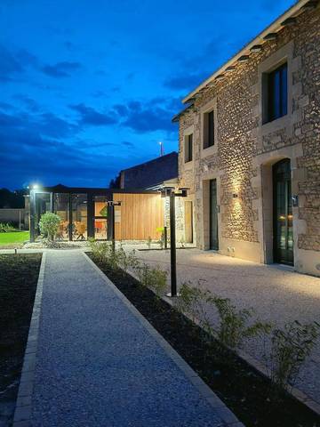 Station pour 2 personnes, avec terrasse ainsi que jacuzzi et jardin à Mignaloux-Beauvoir