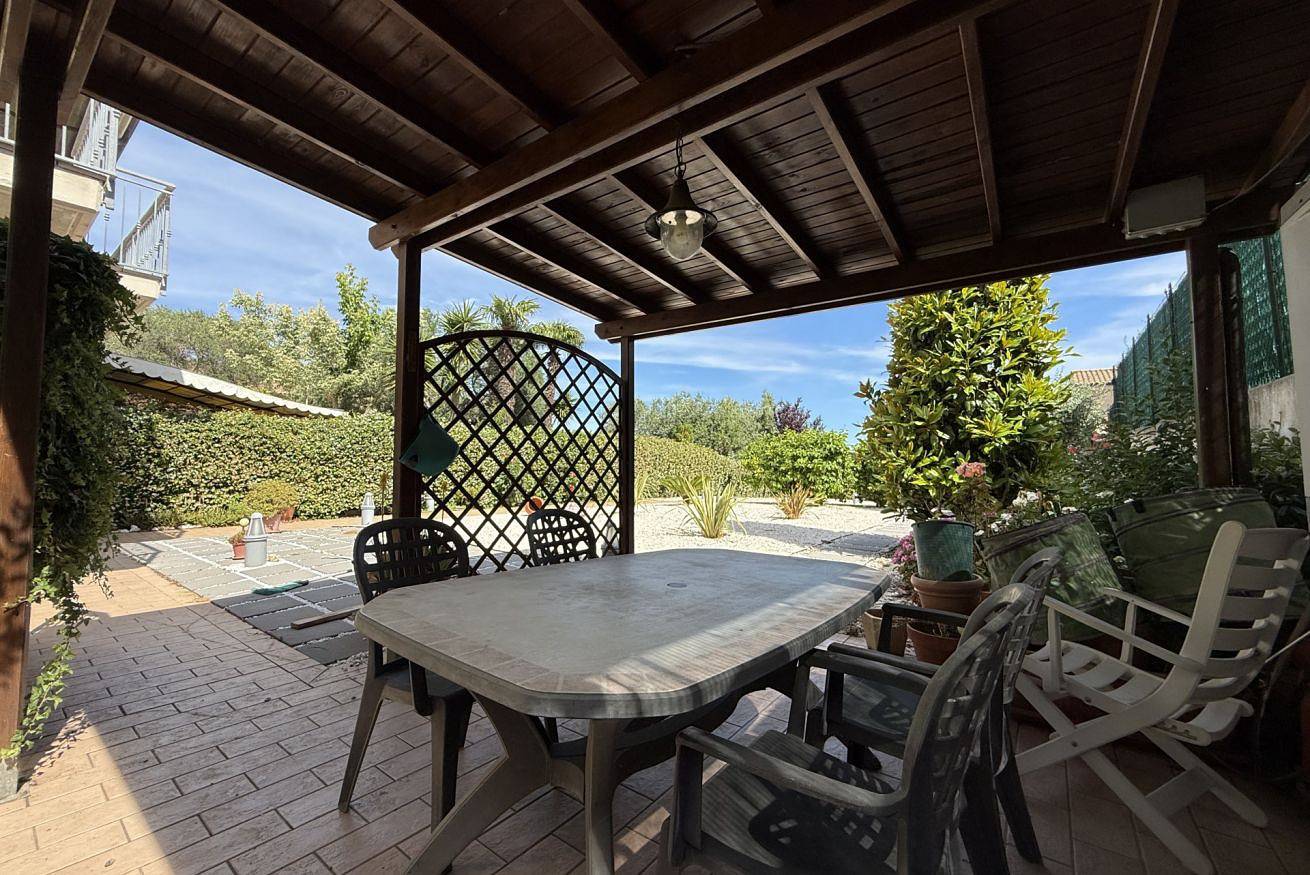 Appartamento intero, P099- Porto Recanati, elegante porzione di villa con giardino in Loreto, Provincia di Ancona