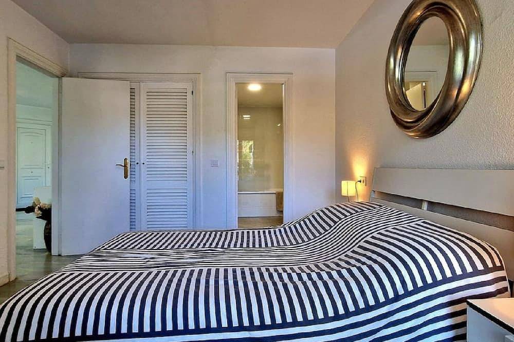 Ganze Wohnung, Stunning Golf Apartment Overlooking the Island Pool and on the Golf Course in Mijas Pueblo, Mijas