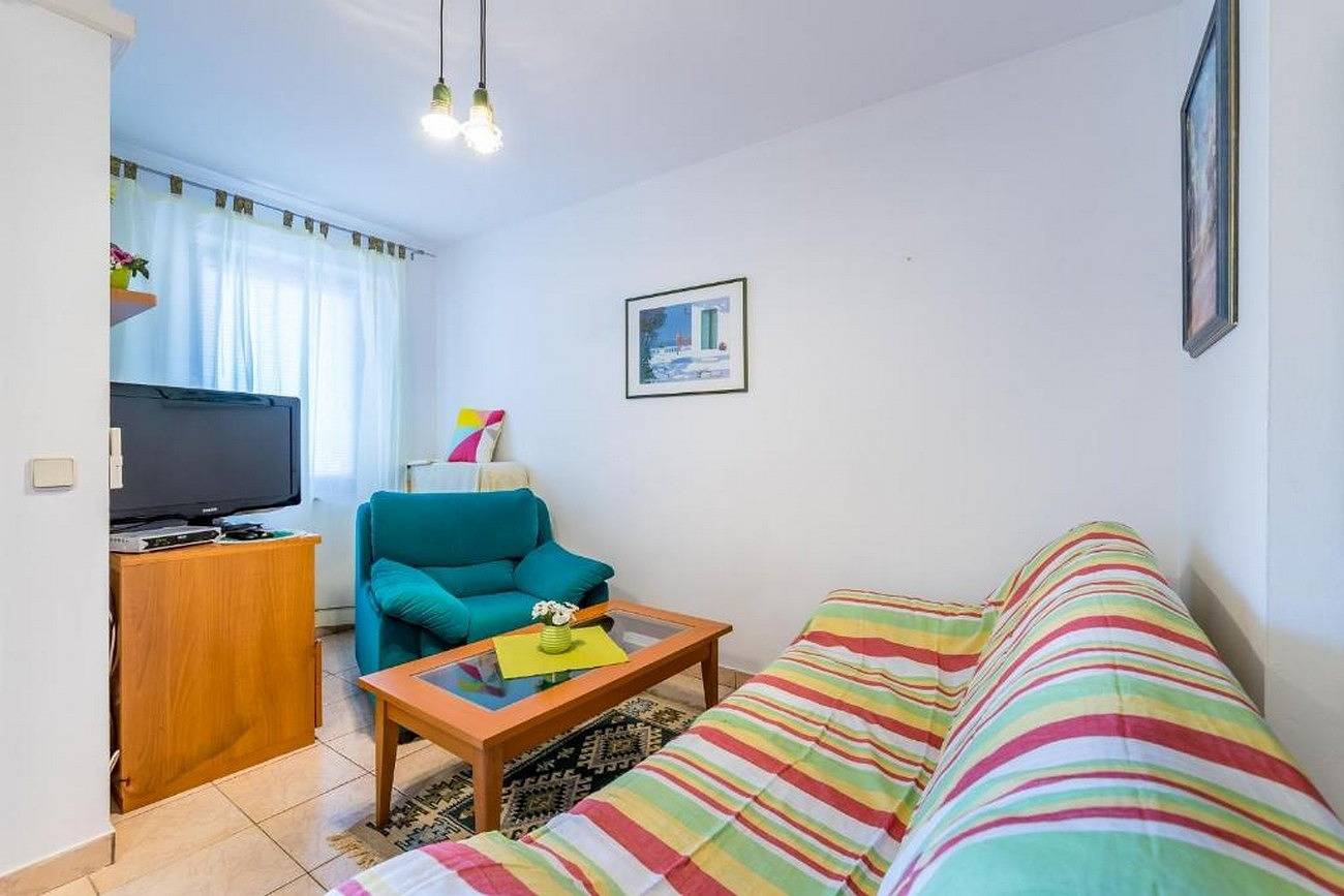 Apartamento entero, Apartments with parking space Baška, Krk - 22417 in Zarok, Baska