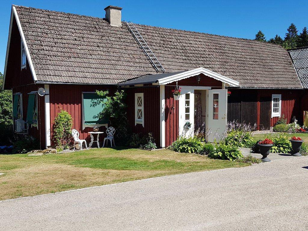 Welcome to this really romantic and very Swedish holiday home - at a very affordable price! in Osby region