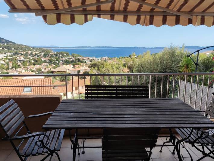 Gîte pour 4 personnes, avec Balcon ainsi que Terrasse et Jardin à Carqueiranne