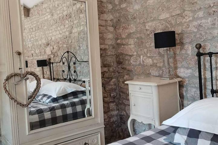 Location de vacances pour 4 personnes, avec Terrasse ainsi que Jardin et Piscine à Landrais