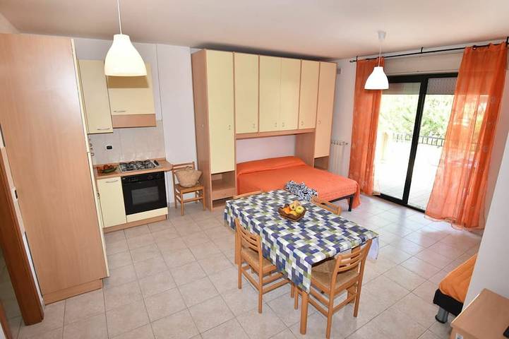 Appartement entier, Joli appartement pour 3 personnes avec Wifi, Tv, terrasse et animaux admis in Silvi, Côte Adriatique Abruzzes