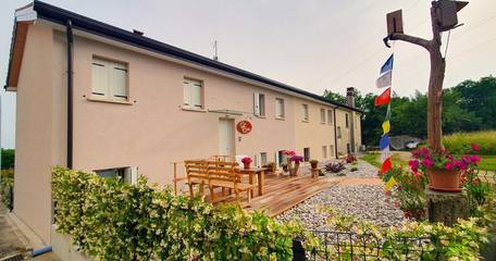 Gîte pour 3 personnes, avec vue et terrasse, animaux acceptés à Paderno del Grappa