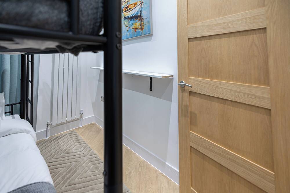 A clean, luxurious, spacious and modern 4 Bedroom house in Elstree and Borehamwood, Hertfordshire