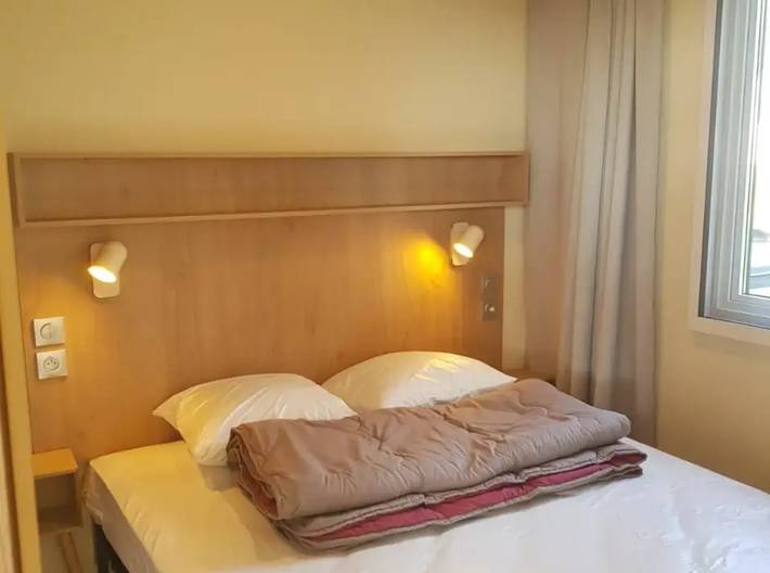 Mobil home pour 5 personnes, avec jardin et jacuzzi à Arces - 3