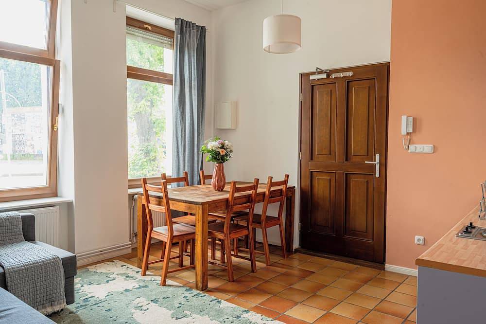 Hel lejlighed, Spacious design apartment near the Estrel Hotel in Neukölln Berlin, Berlin