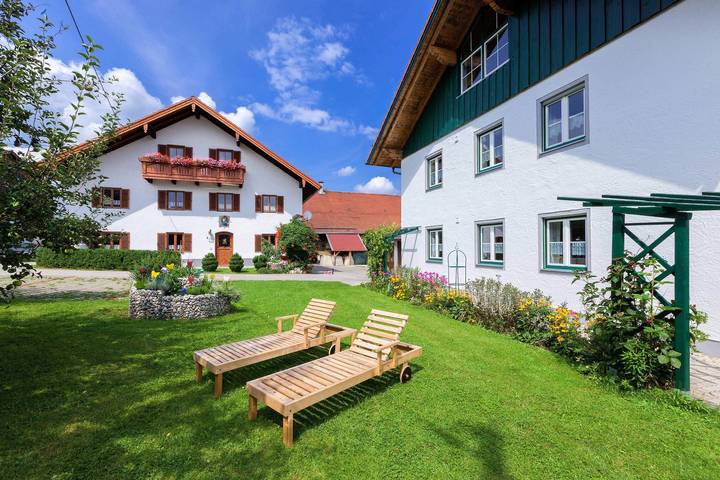 Ferienhaus für 3 Personen, mit Balkon und Terrasse sowie Garten in Laufen
