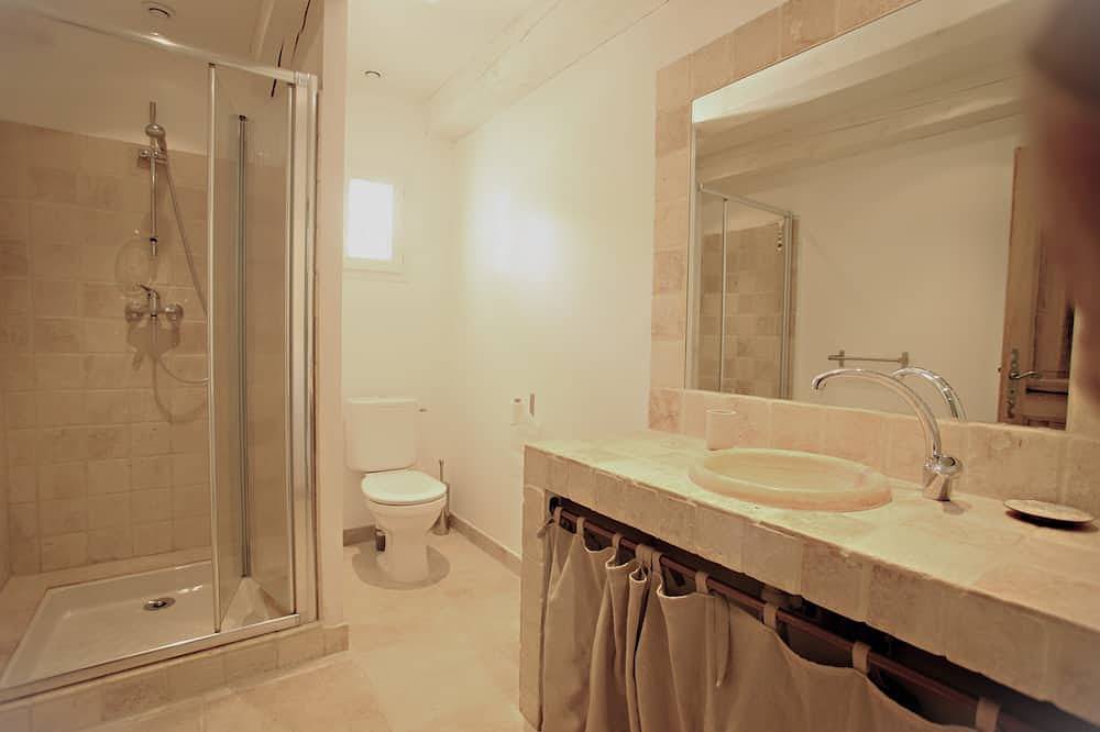 Forcalquier, Villa Avec Trois Chambres et Piscine Privée Chauffée in Forcalquier, Regionaler Naturpark Luberon