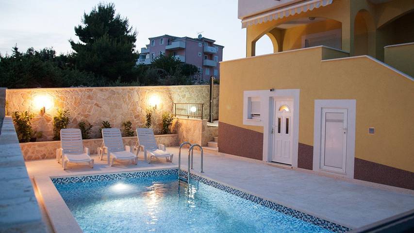 Ferienwohnung für 4 Personen, mit Pool und Terrasse