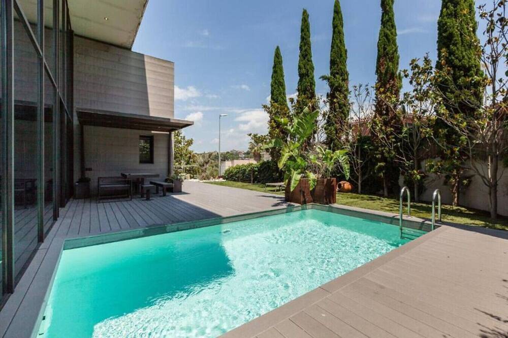 Stylish Villa with Private Pool near Barcelona in El Papiol, Barcellona entroterra
