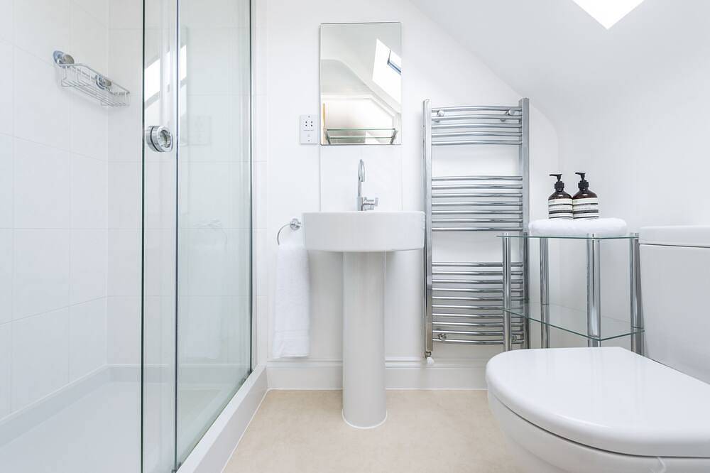The White House (4) -West Lulworth, Lulworth Cove,sleeps 4 guests  in 2 bedrooms in Lulworth Cove, Dorset