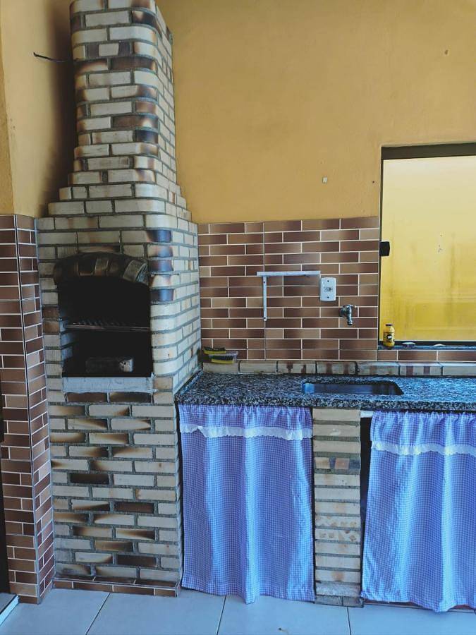 Casas e apartamentos de temporada para 8 pessoas, com piscina e balcão em Unamar