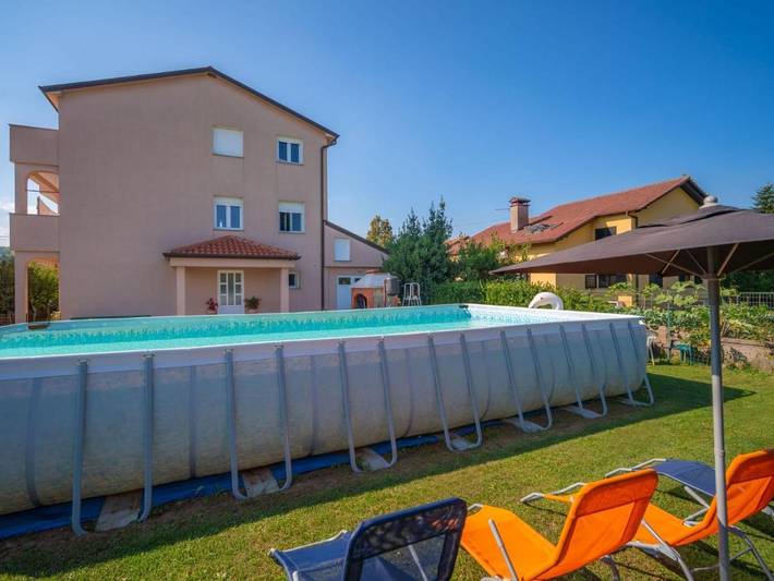 Ferienwohnung für 5 Personen, mit Terrasse und Pool