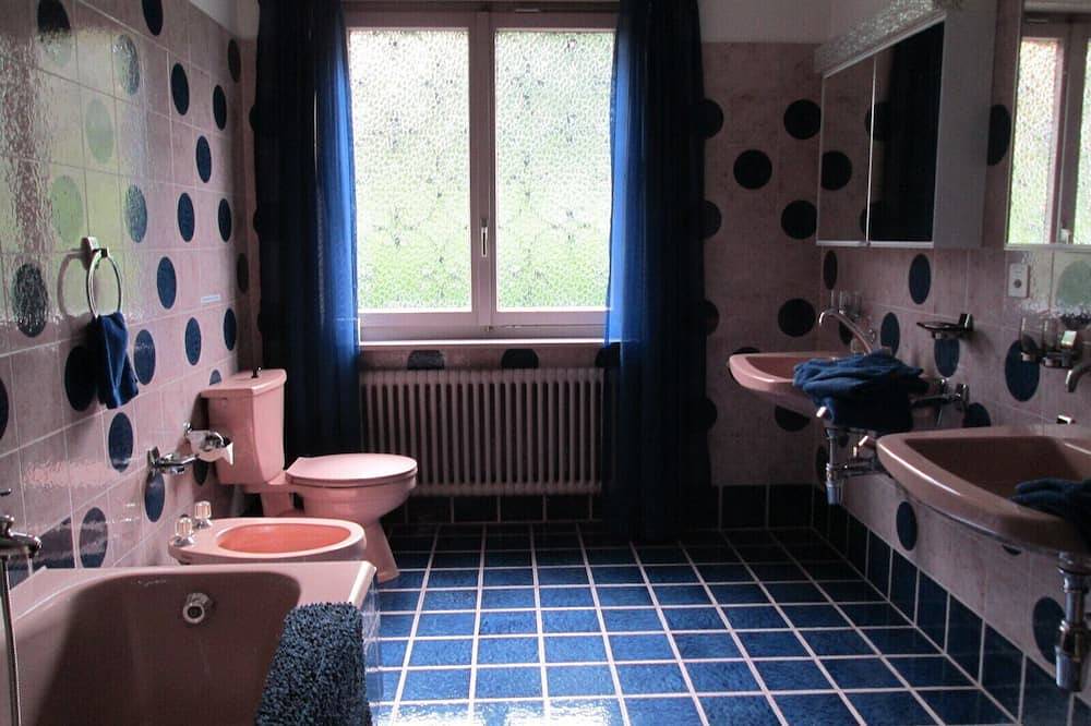 Villa mit Schwimmbad und großem Garten mit Parkplatz (Lizenznummer in Magliaso, Luganersee